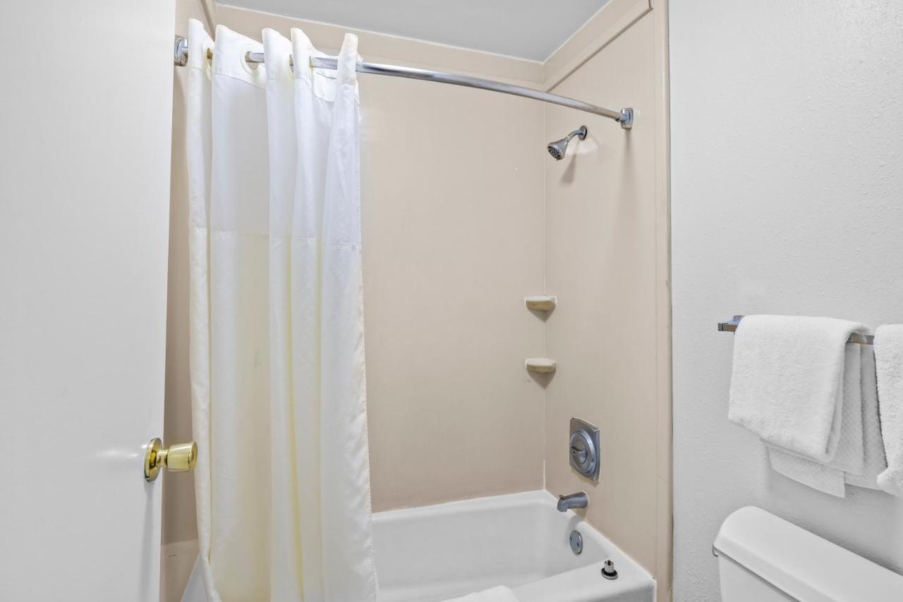 Garnet Inn & Suites, Morehead City Near Atlantic Beach Room photo