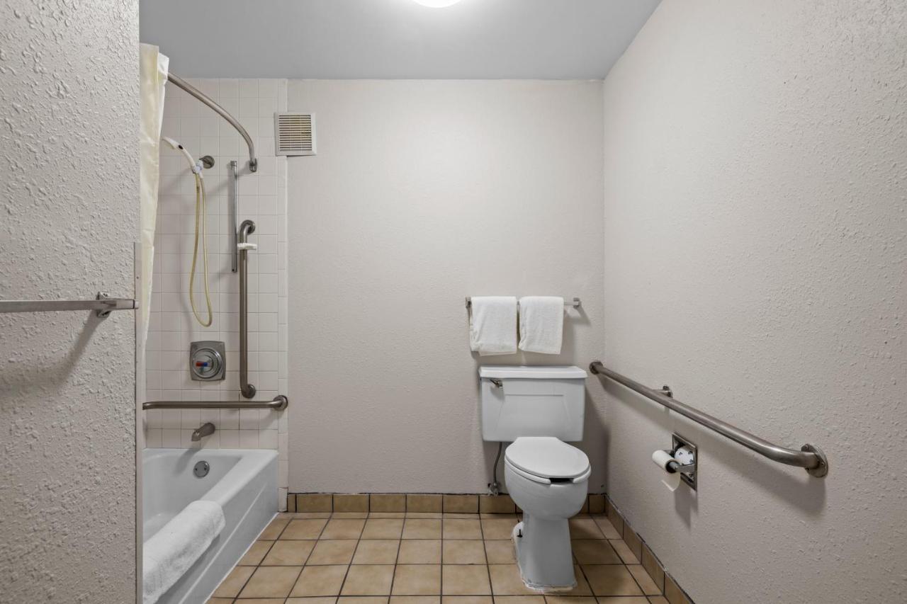 Garnet Inn & Suites, Morehead City Near Atlantic Beach Room photo